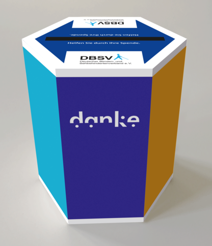 Spendenbox des DBSV. Ein Sechseck aus dünner Pappe, jede Seite hat eine andere Farbe. Im Deckel ein breiter Schlitz, daneben das DBSV-Logo.